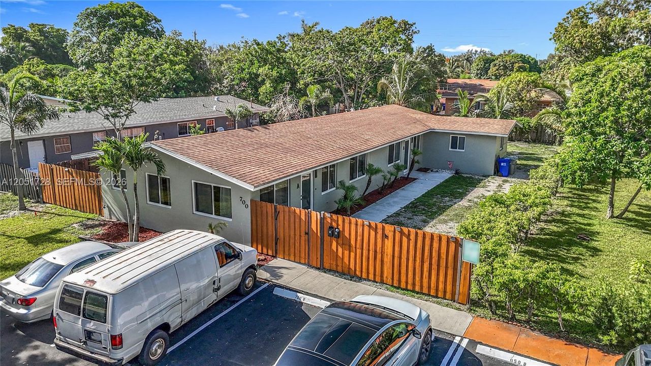 For Rent: $1,900 (2 beds, 2 baths, 1988 Square Feet)