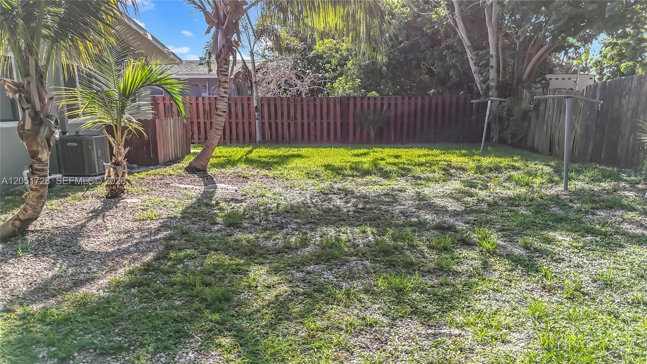 For Rent: $1,900 (2 beds, 2 baths, 1988 Square Feet)