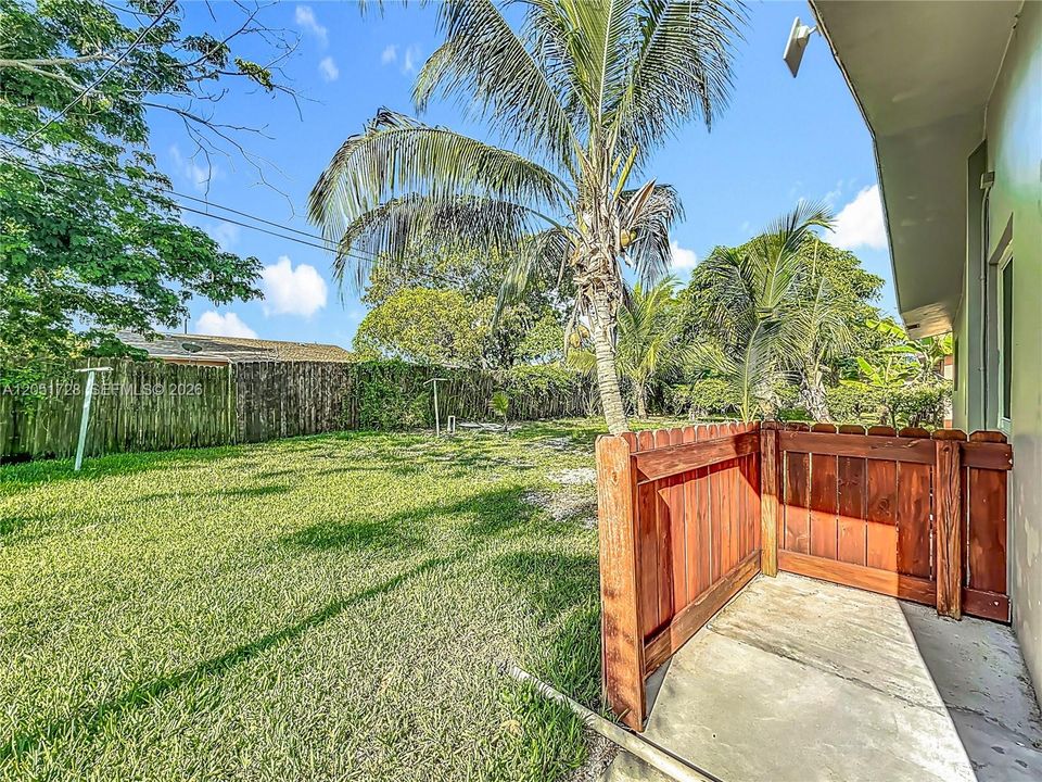 For Rent: $1,900 (2 beds, 2 baths, 1988 Square Feet)