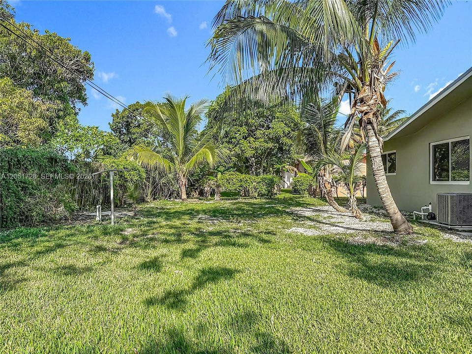 For Rent: $1,900 (2 beds, 2 baths, 1988 Square Feet)