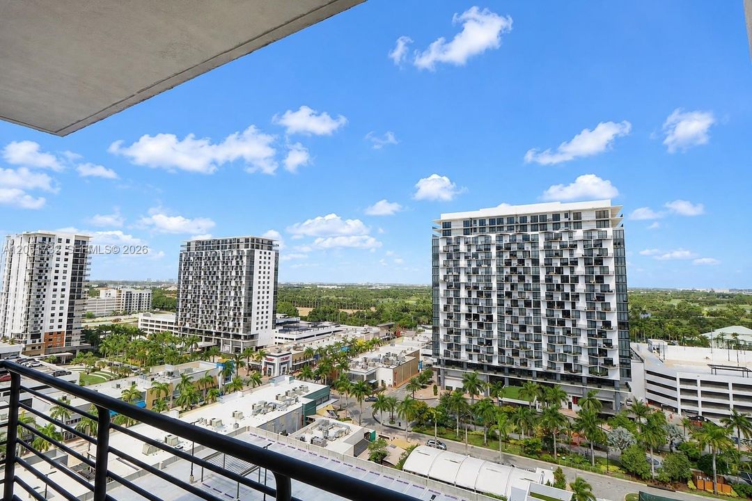 For Sale: $445,000 (1 beds, 1 baths, 650 Square Feet)