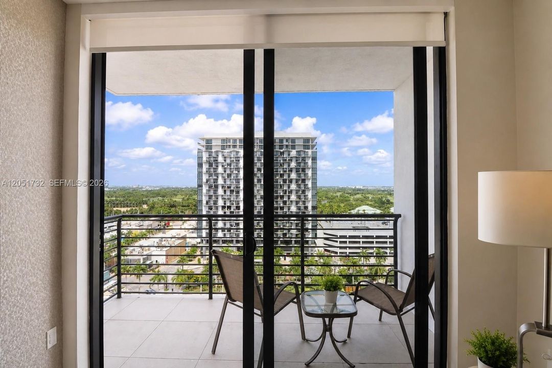 For Sale: $445,000 (1 beds, 1 baths, 650 Square Feet)