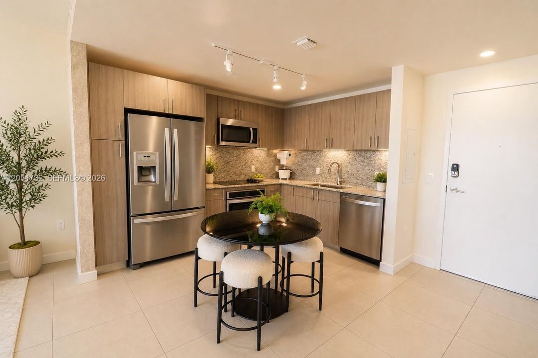 For Sale: $445,000 (1 beds, 1 baths, 650 Square Feet)