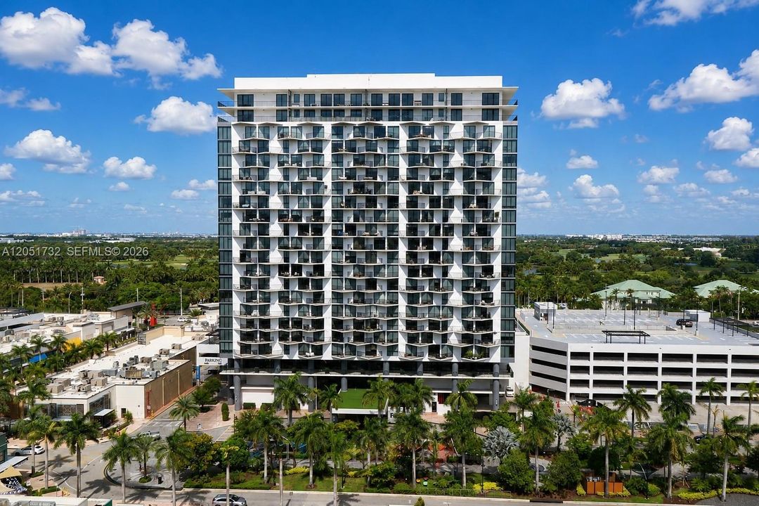 For Sale: $445,000 (1 beds, 1 baths, 650 Square Feet)