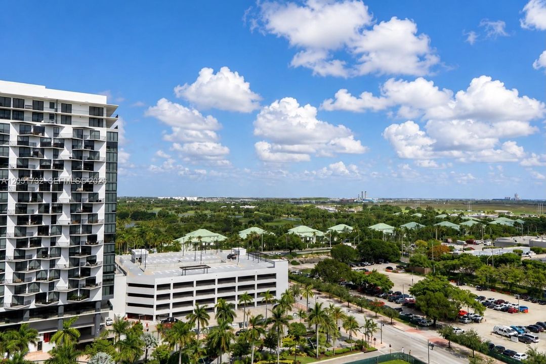 For Sale: $445,000 (1 beds, 1 baths, 650 Square Feet)