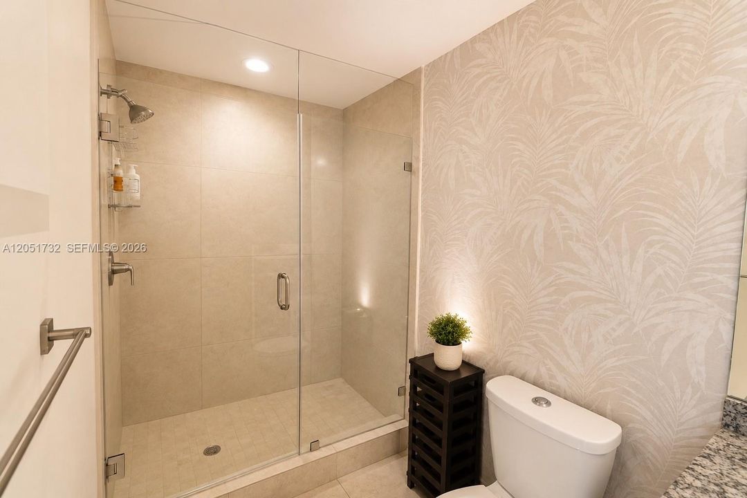 For Sale: $445,000 (1 beds, 1 baths, 650 Square Feet)