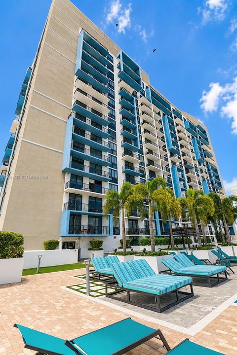For Sale: $445,000 (1 beds, 1 baths, 650 Square Feet)