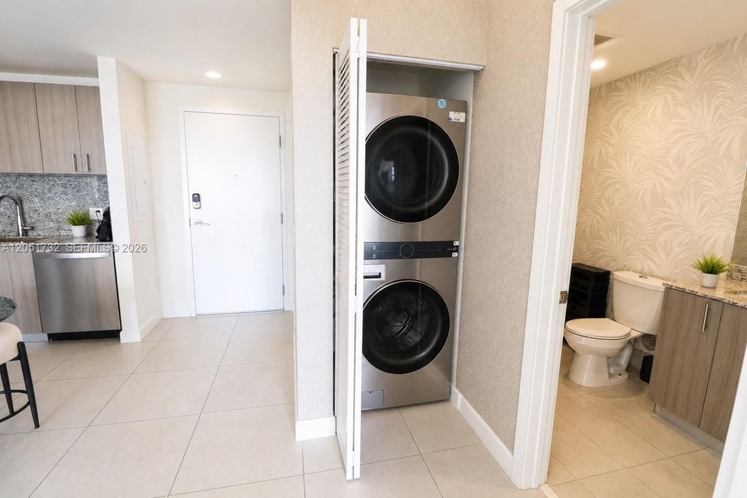For Sale: $445,000 (1 beds, 1 baths, 650 Square Feet)