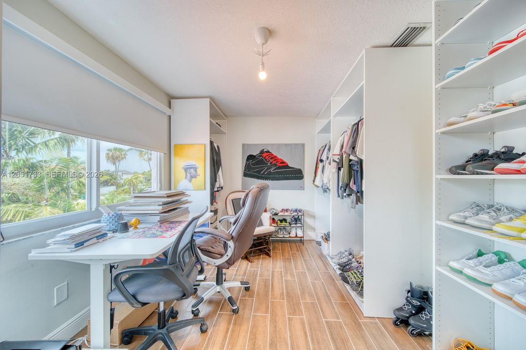 En Venta: $920,000 (4 camas, 3 baños, 2894 Pies cuadrados)