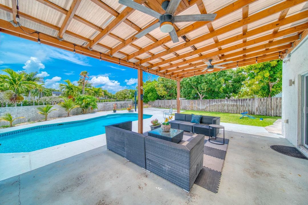 En Venta: $920,000 (4 camas, 3 baños, 2894 Pies cuadrados)