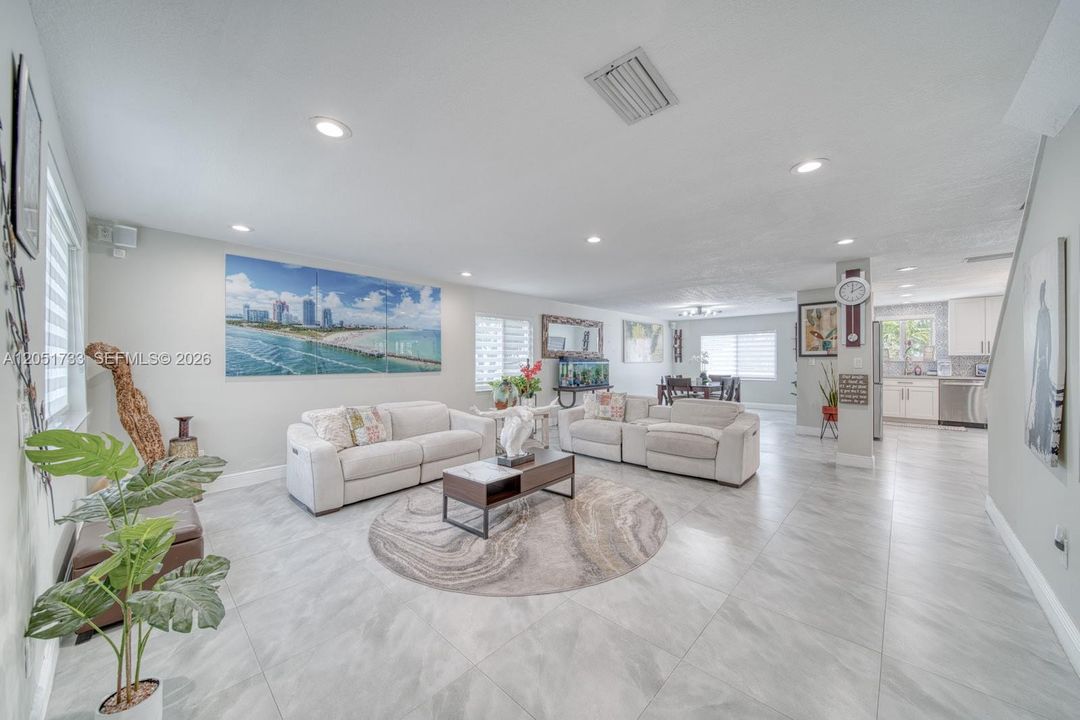En Venta: $920,000 (4 camas, 3 baños, 2894 Pies cuadrados)