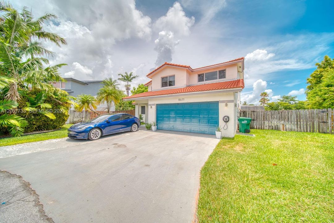En Venta: $920,000 (4 camas, 3 baños, 2894 Pies cuadrados)