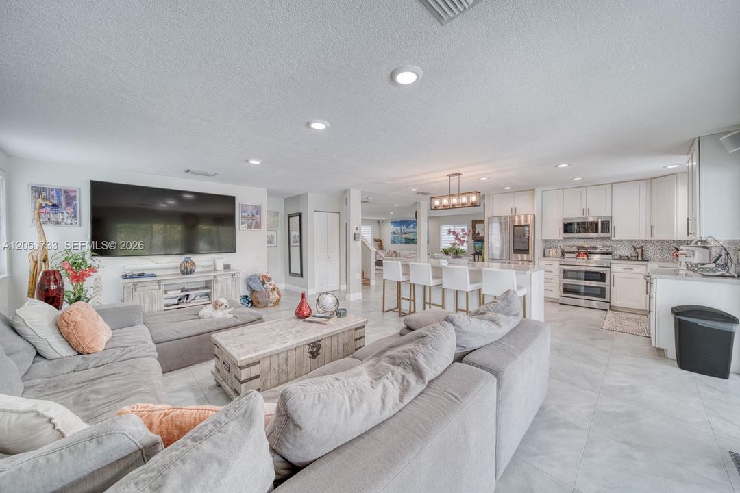 En Venta: $920,000 (4 camas, 3 baños, 2894 Pies cuadrados)