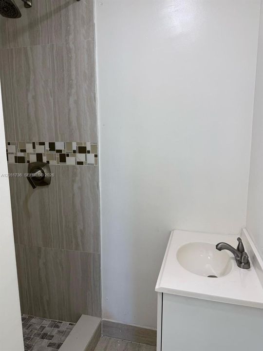 В аренду: $1,400 (0 спален, 1 ванн, 1819 Квадратных фут)
