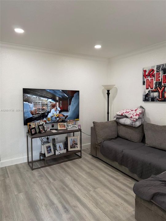 For Sale: $365,000 (3 beds, 2 baths, 1368 Square Feet)