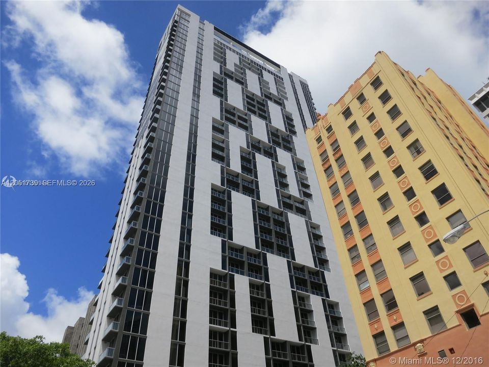For Rent: $3,600 (2 beds, 2 baths, 977 Square Feet)