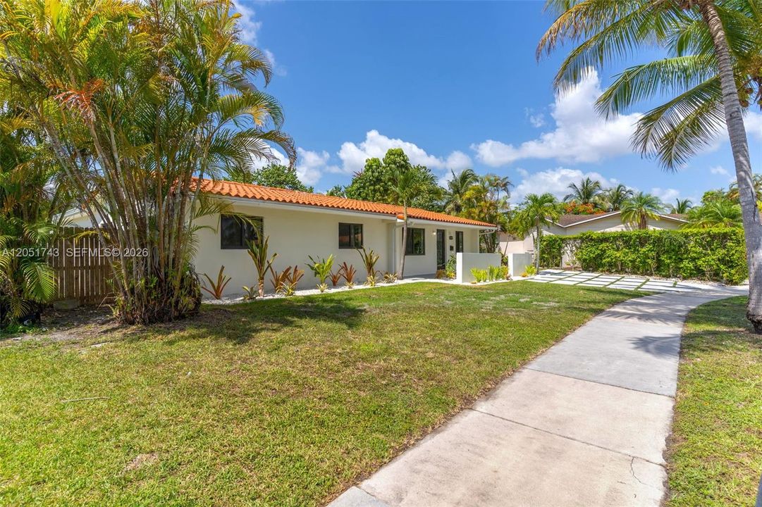 For Sale: $949,999 (4 beds, 2 baths, 2106 Square Feet)