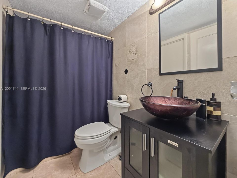 downstairs bathroom near bedroom