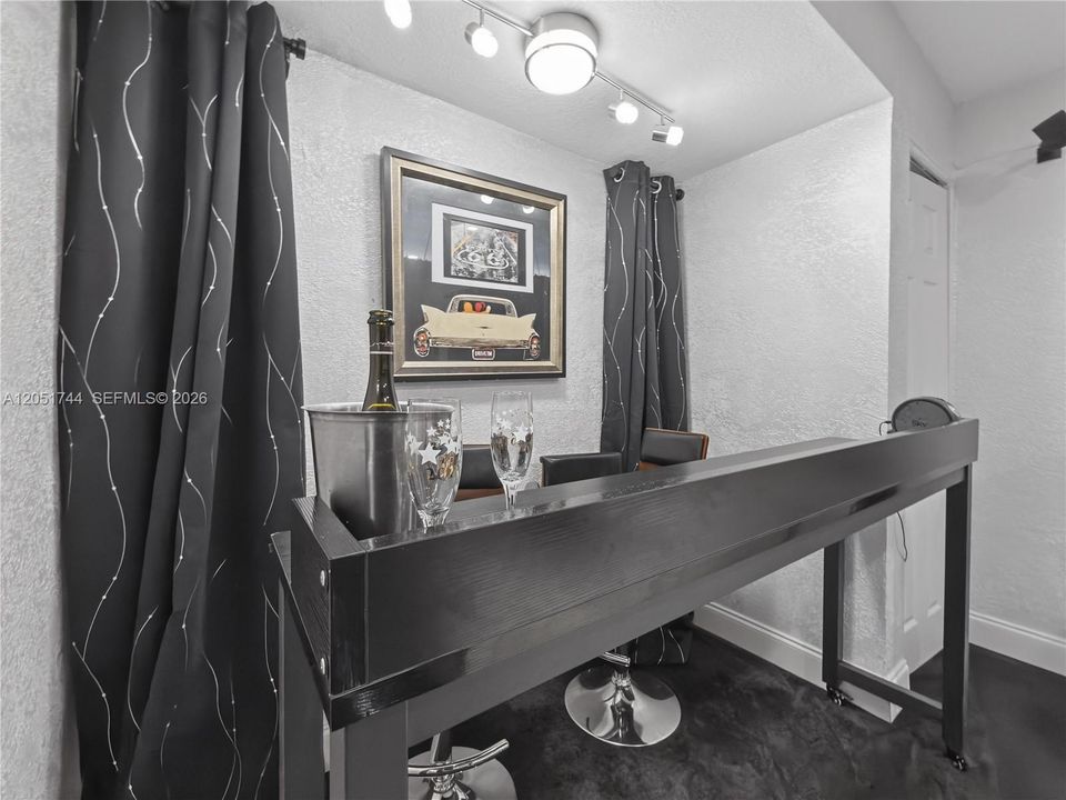 En Venta: $1,200,033 (5 camas, 3 baños, 2776 Pies cuadrados)