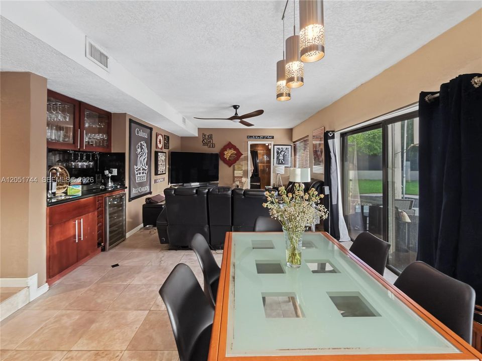 En Venta: $1,200,033 (5 camas, 3 baños, 2776 Pies cuadrados)