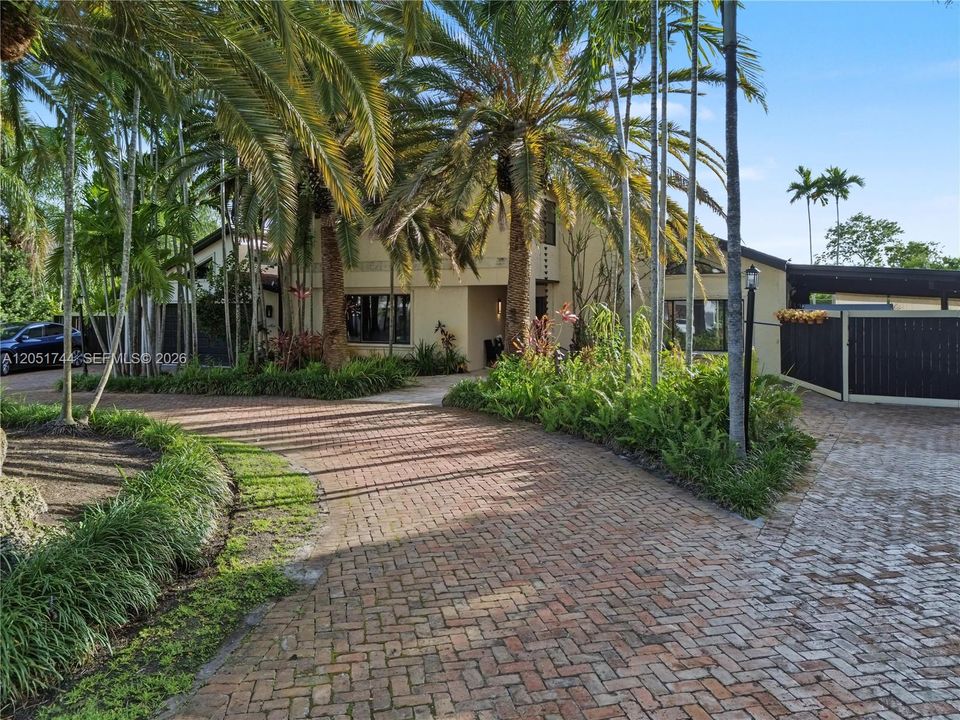 En Venta: $1,200,033 (5 camas, 3 baños, 2776 Pies cuadrados)