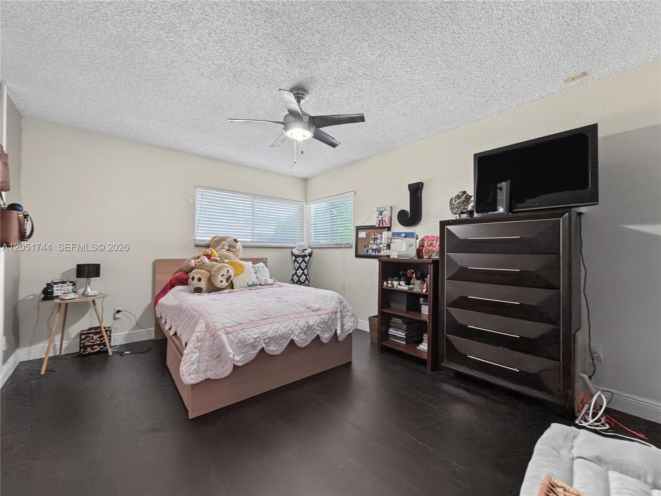 En Venta: $1,200,033 (5 camas, 3 baños, 2776 Pies cuadrados)