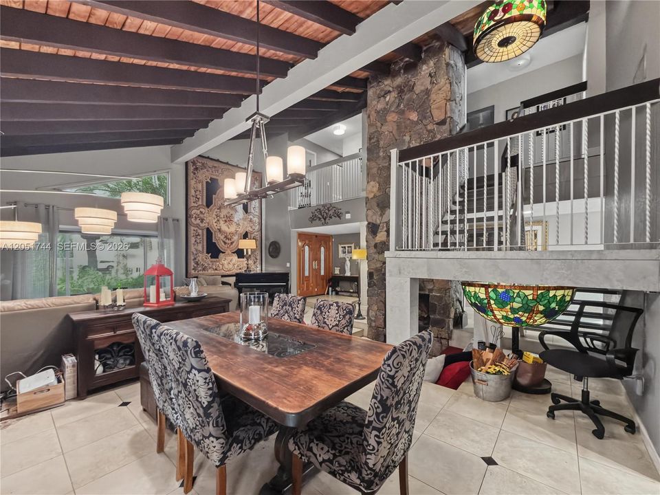 En Venta: $1,200,033 (5 camas, 3 baños, 2776 Pies cuadrados)