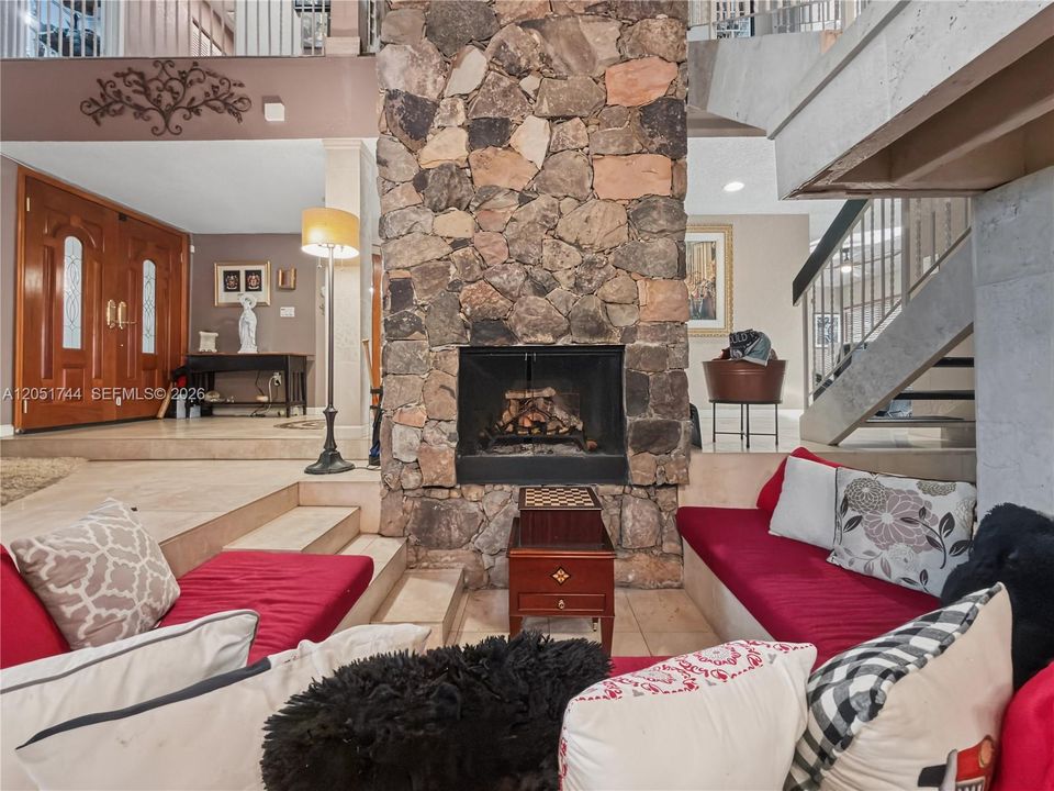 En Venta: $1,200,033 (5 camas, 3 baños, 2776 Pies cuadrados)