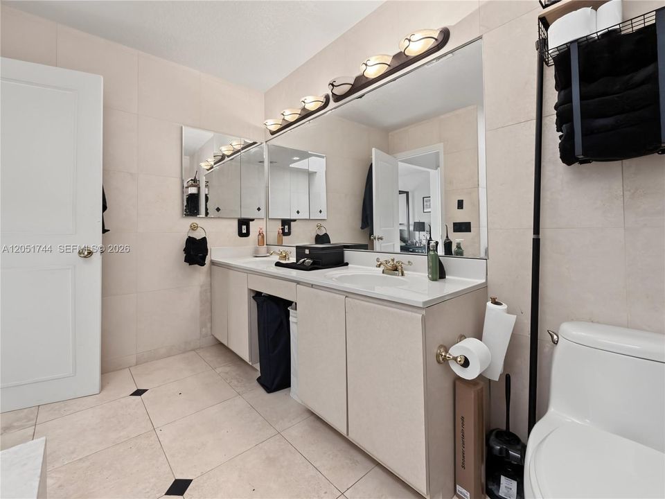 En Venta: $1,200,033 (5 camas, 3 baños, 2776 Pies cuadrados)