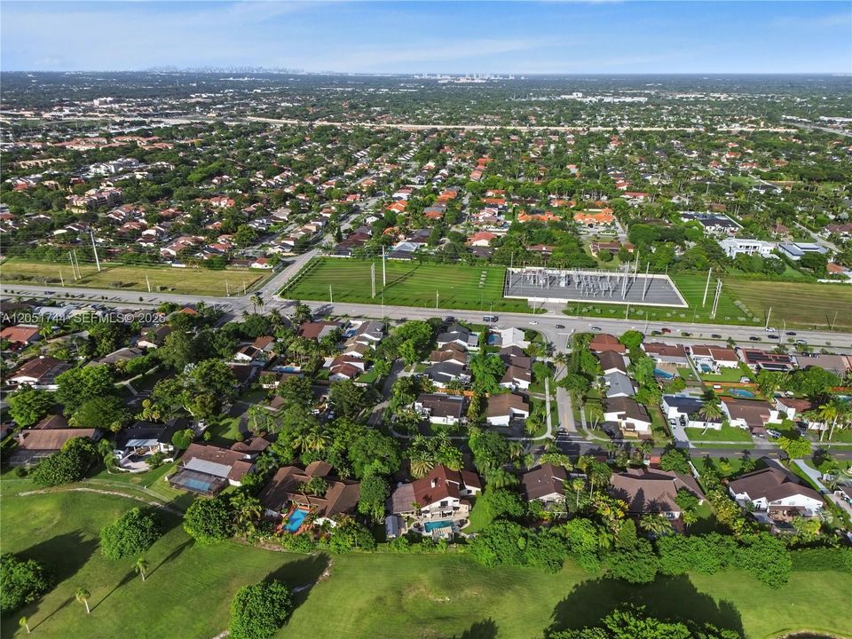 En Venta: $1,200,033 (5 camas, 3 baños, 2776 Pies cuadrados)