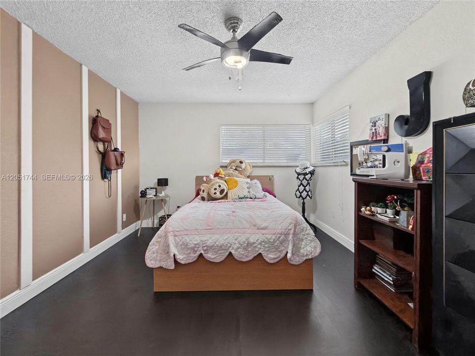 En Venta: $1,200,033 (5 camas, 3 baños, 2776 Pies cuadrados)