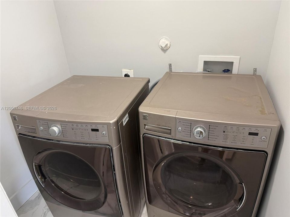 For Rent: $2,999 (3 beds, 2 baths, 1304 Square Feet)