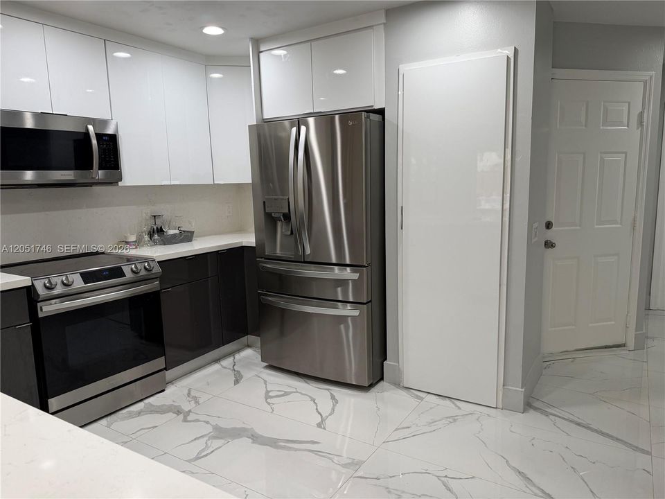 For Rent: $2,999 (3 beds, 2 baths, 1304 Square Feet)