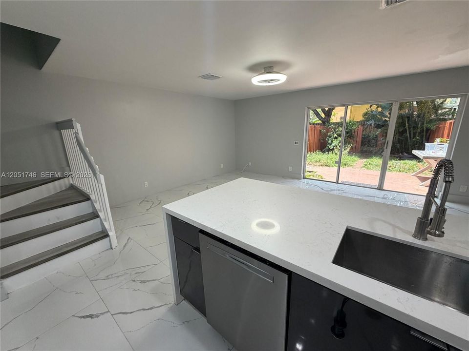 For Rent: $2,999 (3 beds, 2 baths, 1304 Square Feet)
