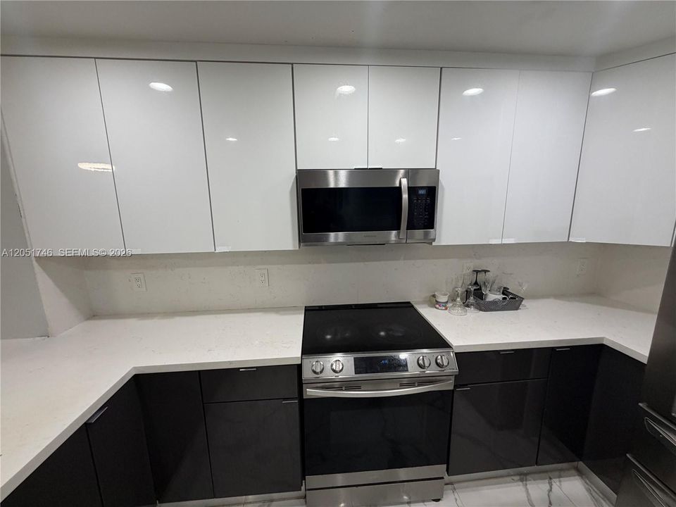 For Rent: $2,999 (3 beds, 2 baths, 1304 Square Feet)