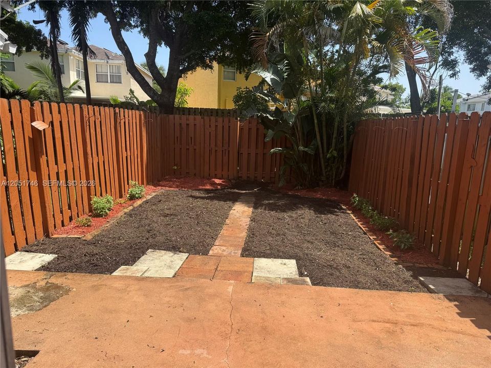 For Rent: $2,999 (3 beds, 2 baths, 1304 Square Feet)