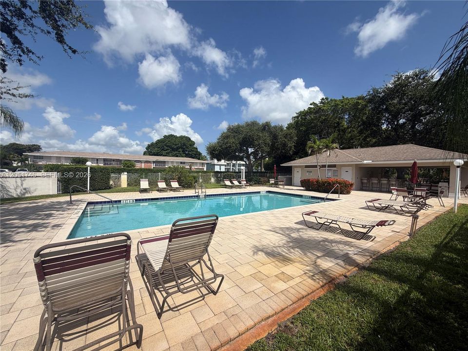 For Rent: $2,999 (3 beds, 2 baths, 1304 Square Feet)