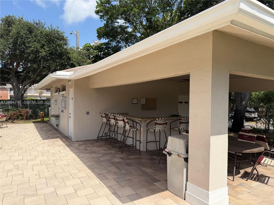 For Rent: $2,999 (3 beds, 2 baths, 1304 Square Feet)