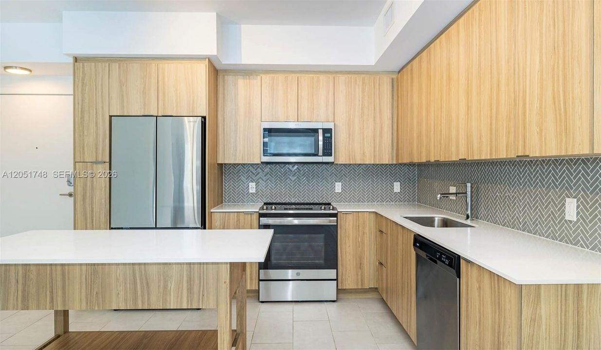 For Rent: $4,915 (3 beds, 2 baths, 1447 Square Feet)
