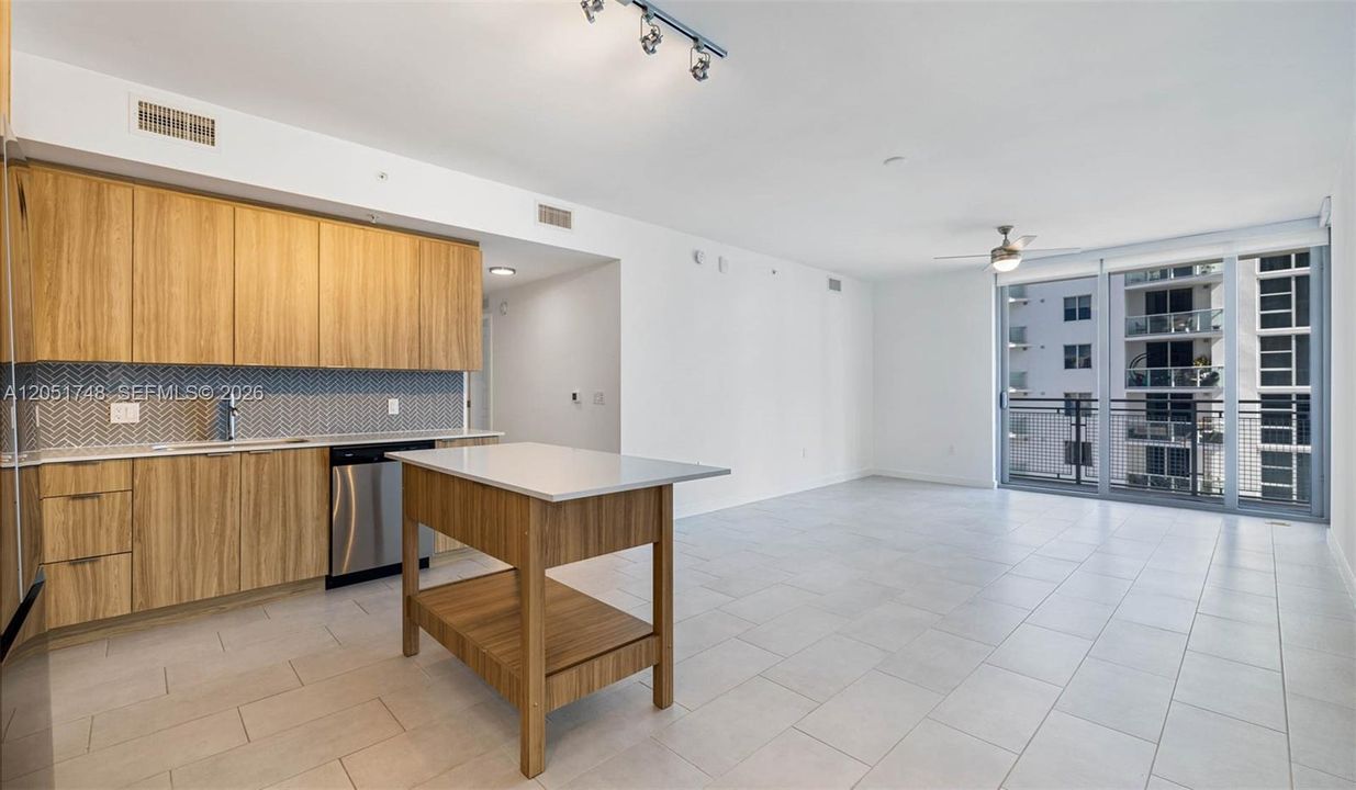 For Rent: $4,915 (3 beds, 2 baths, 1447 Square Feet)