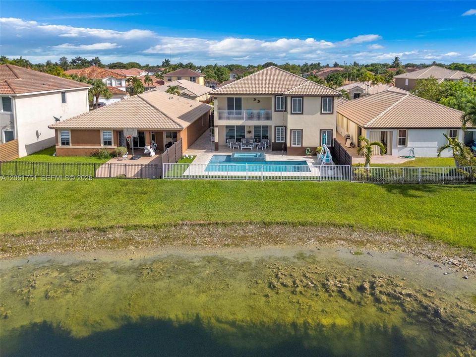 For Sale: $999,999 (5 beds, 4 baths, 2916 Square Feet)
