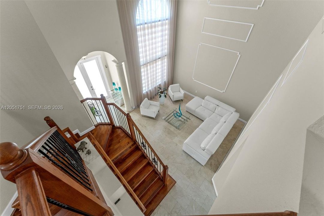 For Sale: $999,999 (5 beds, 4 baths, 2916 Square Feet)