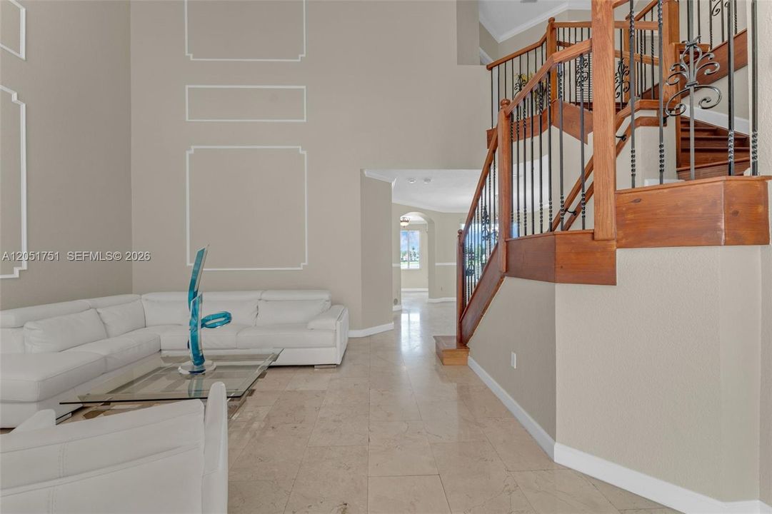 For Sale: $999,999 (5 beds, 4 baths, 2916 Square Feet)