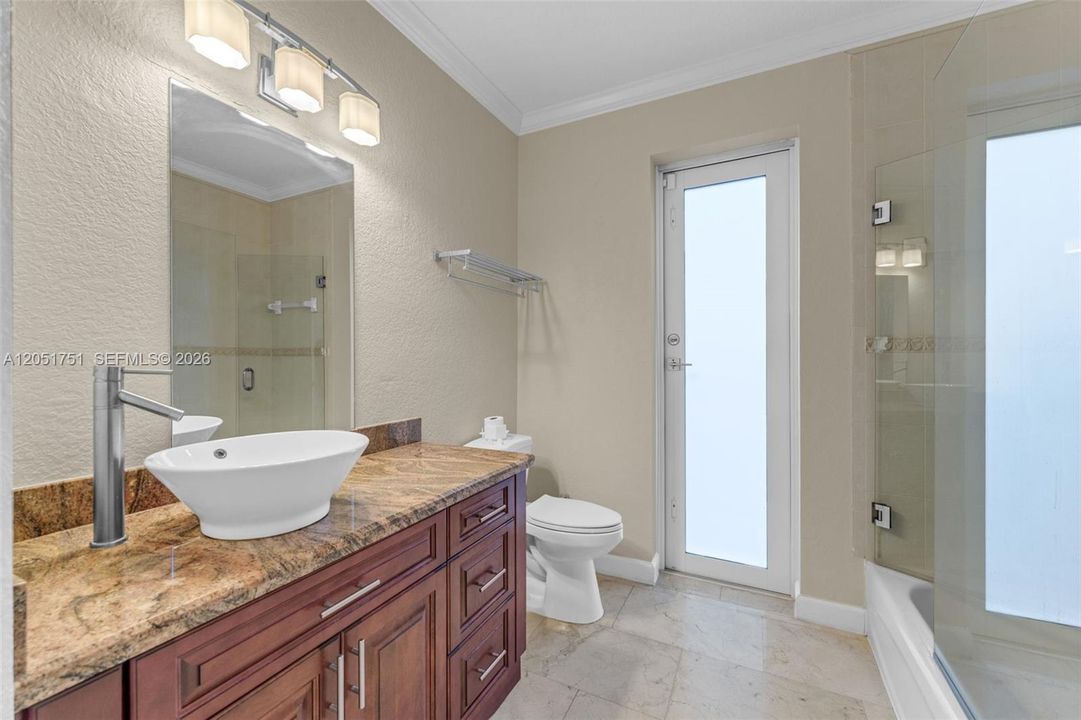 For Sale: $999,999 (5 beds, 4 baths, 2916 Square Feet)
