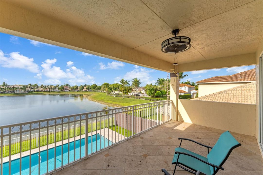 For Sale: $999,999 (5 beds, 4 baths, 2916 Square Feet)