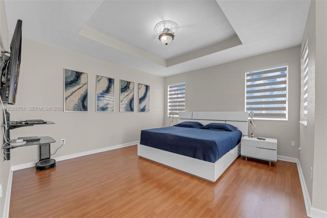 For Sale: $999,999 (5 beds, 4 baths, 2916 Square Feet)