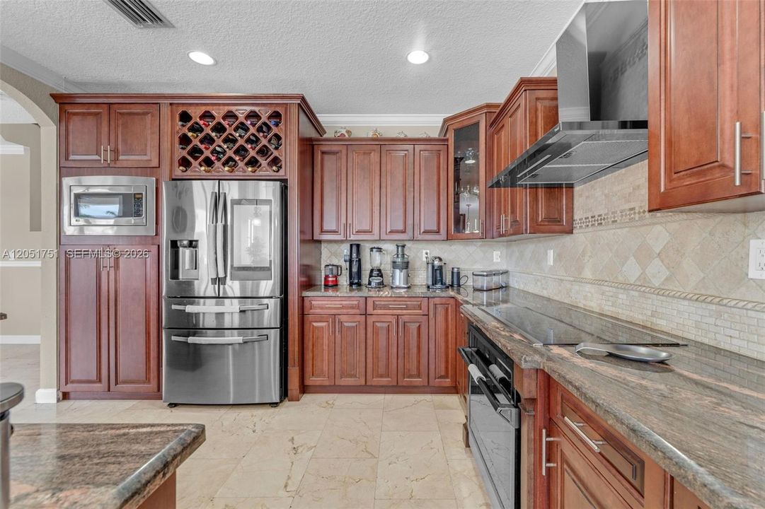 For Sale: $999,999 (5 beds, 4 baths, 2916 Square Feet)
