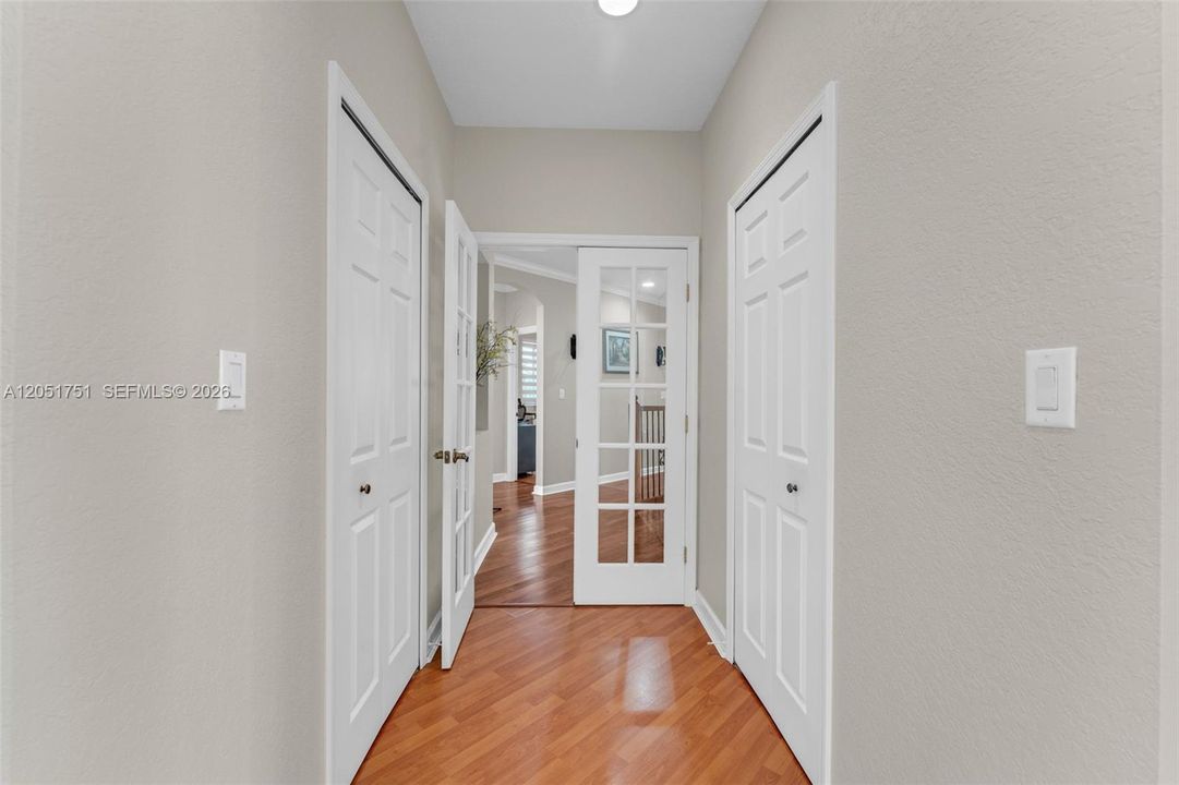 For Sale: $999,999 (5 beds, 4 baths, 2916 Square Feet)