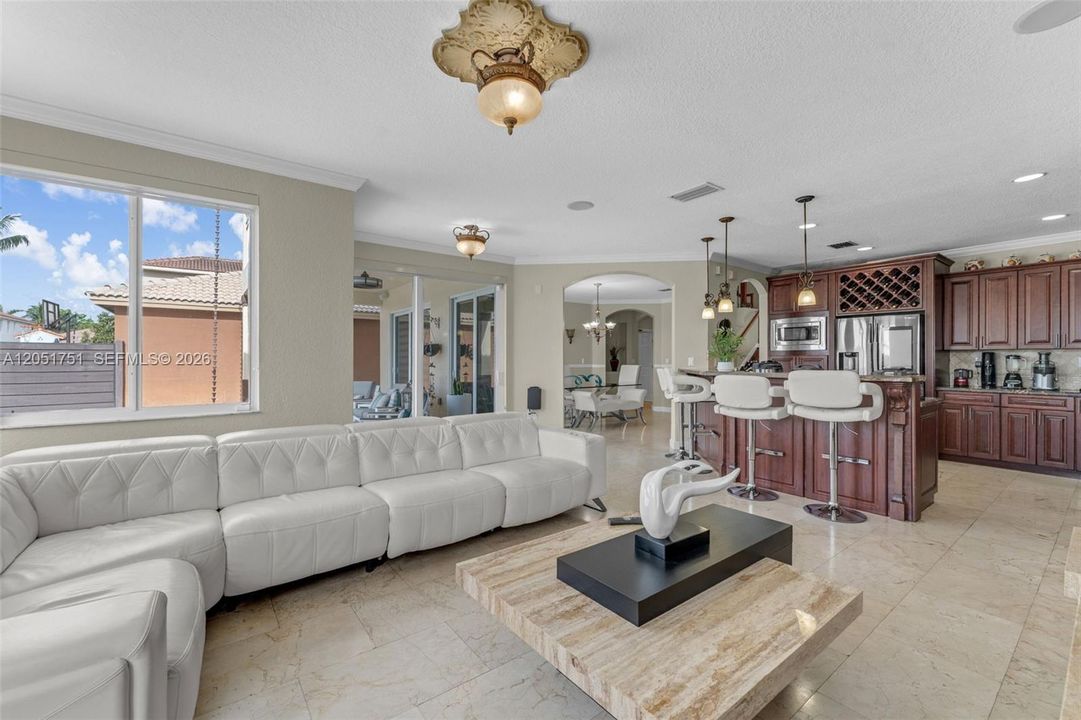 For Sale: $999,999 (5 beds, 4 baths, 2916 Square Feet)