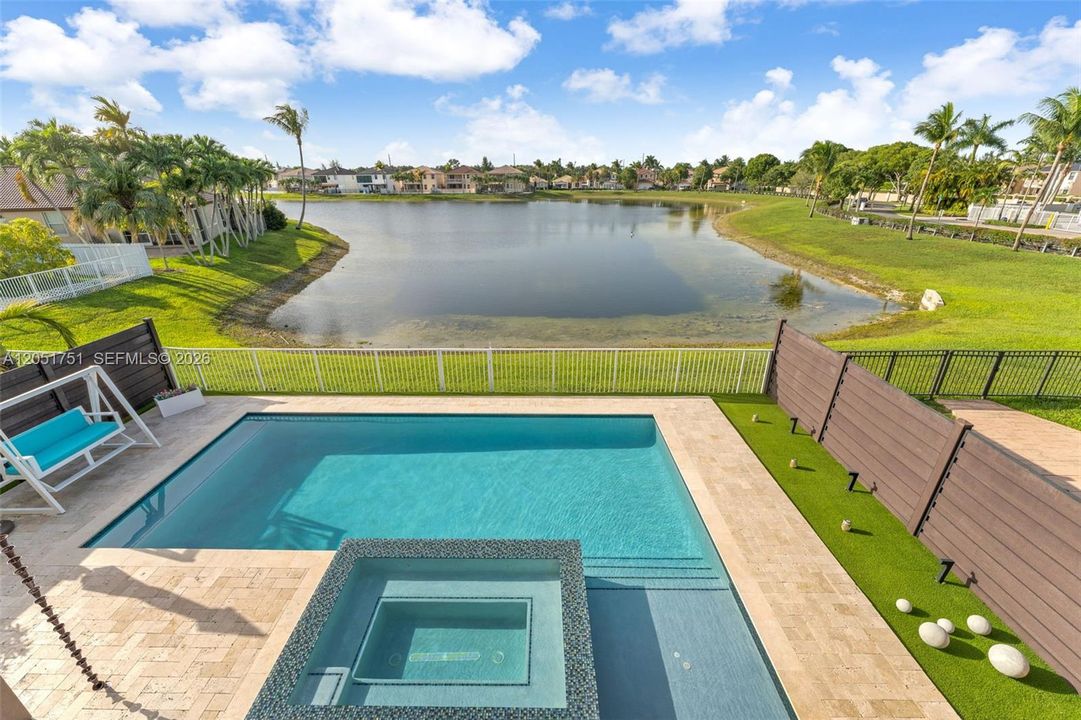 For Sale: $999,999 (5 beds, 4 baths, 2916 Square Feet)